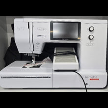 Load image into Gallery viewer, bernette b77 Sewing Machine preloved machine